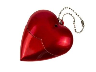USB-флеш накопитель USBSouvenir U701A пластиковое сердце с цепочкой, красное, в деревянной коро